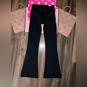 NWT VS PINK Ultimate Flare Leggings. Black.